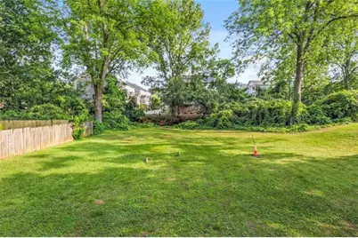 328 NE Roosevelt Circle, Marietta, GA 30060 - Photo 17