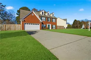 1660 Calvin Davis Cir, Lawrenceville, GA 30043 - Photo 3