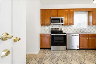 1660 Calvin Davis Cir, Lawrenceville, GA 30043 - Photo 17