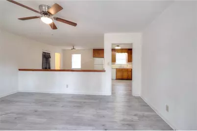 284 E 5th Avenue, Winder, GA 30680 - Photo 5