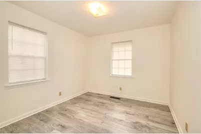 284 E 5th Avenue, Winder, GA 30680 - Photo 15