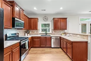 211 Woodview Ln, Woodstock, GA 30188 - Photo 7