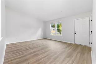 6385 Emerald Pointe Cir, College Park, GA 30349 - Photo 7