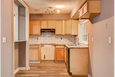 8962 Bentwood Lane, Riverdale, GA 30274 - Photo 9