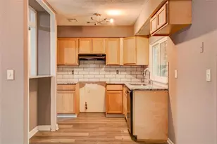 8962 Bentwood Ln, Riverdale, GA 30274 - Photo 9