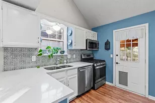 1351 Yorkshire Ln, Woodstock, GA 30188 - Photo 11