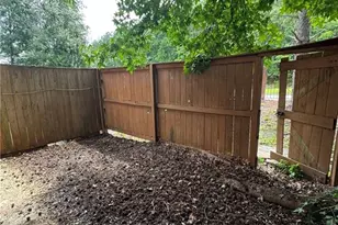 6354 Shannon Pkwy, Union City, GA 30291 - Photo 9