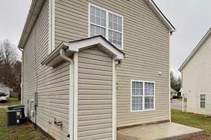 1607 Hallmark Hills Dr, Griffin, GA 30223 - Photo 5