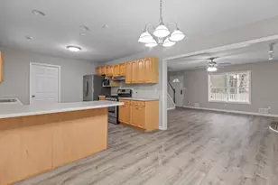 631 Saddlewood Dr, Lawrenceville, GA 30043 - Photo 9