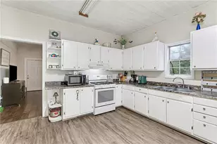 48 Maple St, Grantville, GA 30220 - Photo 11