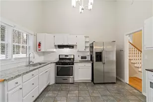 3035 McLendon Cir NW, Atlanta, GA 30318 - Photo 9