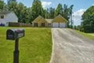 6445 Marsham Dr, Atlanta, GA 30349 - Photo 3