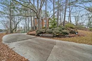 1050 York Trace SW, Marietta, GA 30064 - Photo 3