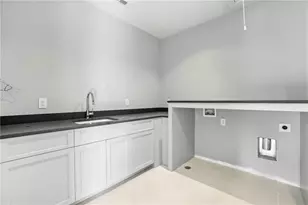 825 Kenry Ct, Atlanta, GA 30342 - Photo 35