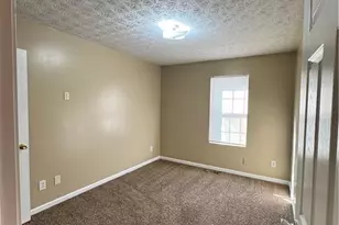 5869 Strathmoor Manor Cir, Lithonia, GA 30058 - Photo 5