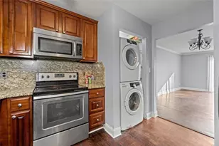 5667 Kingsport Dr, Atlanta, GA 30342 - Photo 3