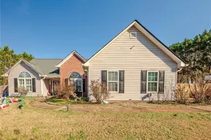 160 Glenn Fuller Cir, Commerce, GA 30529 - Photo 1