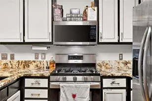 408 Strathmore Dr, Sharpsburg, GA 30277 - Photo 17