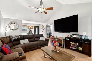 408 Strathmore Dr, Sharpsburg, GA 30277 - Photo 11