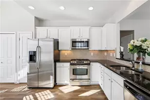 6221 Greenstone Cir, Hoschton, GA 30548 - Photo 9