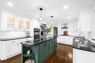 10155 Cres Hill Ln, Roswell, GA 30076 - Photo 9