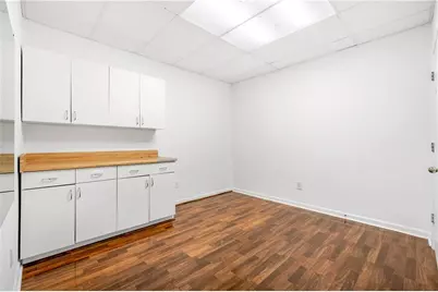 10895 Glenbarr Drive, Johns Creek, GA 30097 - Photo 29