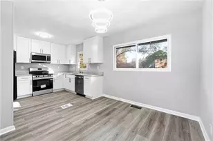 1376 Colony E Cir, Stone Mountain, GA 30083 - Photo 3