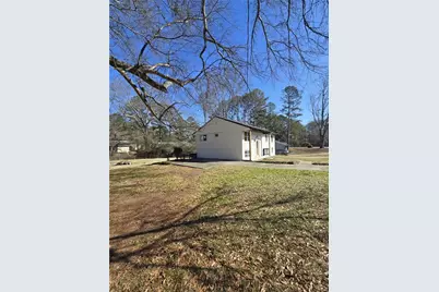 332 W Downing Court, Jonesboro, GA 30238 - Photo 3