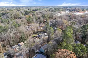 570 Candlewick Ln NW, Lilburn, GA 30047 - Photo 37