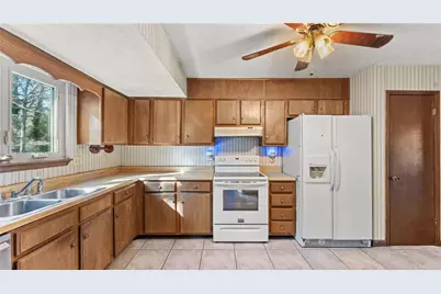 570 Candlewick Lane NW, Lilburn, GA 30047 - Photo 11