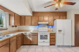 570 Candlewick Ln NW, Lilburn, GA 30047 - Photo 11