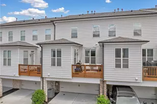 1094 Township Square, Alpharetta, GA 30022 - Photo 27