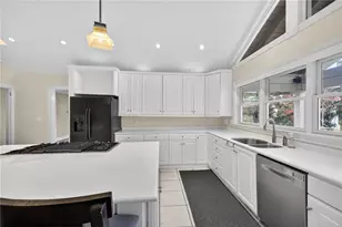 1040 Lindridge Dr NE, Atlanta, GA 30324 - Photo 13