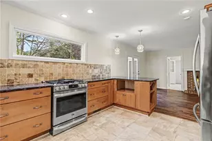 9310 Martins Lake Dr, Roswell, GA 30076 - Photo 11