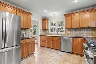 9310 Martins Lake Dr, Roswell, GA 30076 - Photo 9