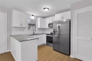 3033 Parkside Ct, Snellville, GA 30078 - Photo 3