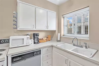 300 Peachtree Street NE #23N, Atlanta, GA 30308 - Photo 3