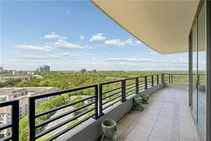 700 Park Regency Pl NE, Atlanta, GA 30326 - Photo 11