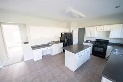 8145 Lockslay Way, Suwanee, GA 30024 - Photo 5