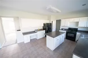 8145 Lockslay Way, Suwanee, GA 30024 - Photo 5