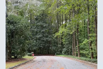 1095 Nawench Drive, Atlanta, GA 30327 - Photo 17