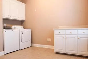 401 Myrtle Ct, Loganville, GA 30052 - Photo 3