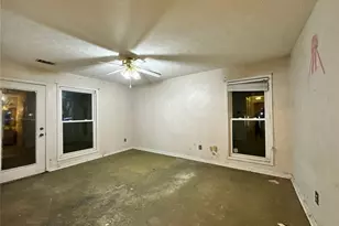 1001 Lake Pointe Cir, Roswell, GA 30075 - Photo 11