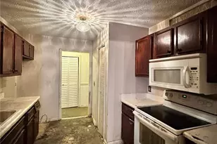 1001 Lake Pointe Cir, Roswell, GA 30075 - Photo 3
