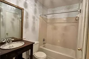 1001 Lake Pointe Cir, Roswell, GA 30075 - Photo 17