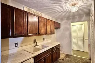 1001 Lake Pointe Cir, Roswell, GA 30075 - Photo 7