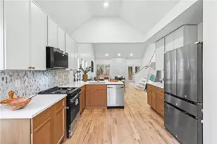 2768 Royal Bluff, Decatur, GA 30030 - Photo 13