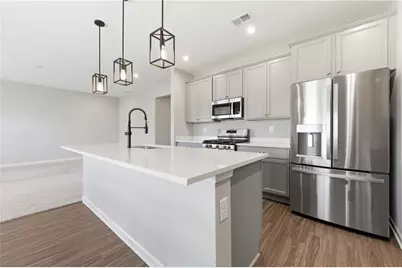 556 Crystal Lake Parkway, Hoschton, GA 30548 - Photo 3