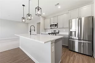 556 Crystal Lk Pkwy, Hoschton, GA 30548 - Photo 3