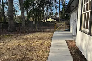 841 Woods Ct, Lawrenceville, GA 30044 - Photo 7